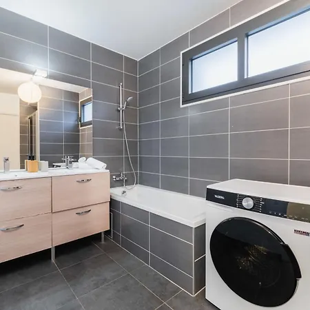 Duplex Lumineux Avec Terrasse - 6p Apartment Courbevoie