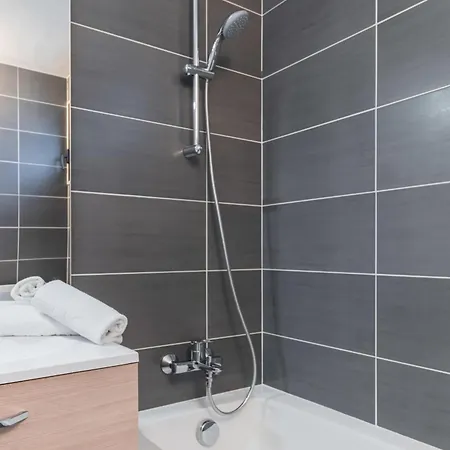 Duplex Lumineux Avec Terrasse - 6p Apartment Courbevoie